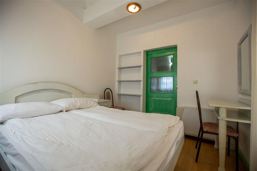 Room S7, for 4 persons