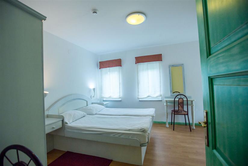 Room S8, for 4 persons
