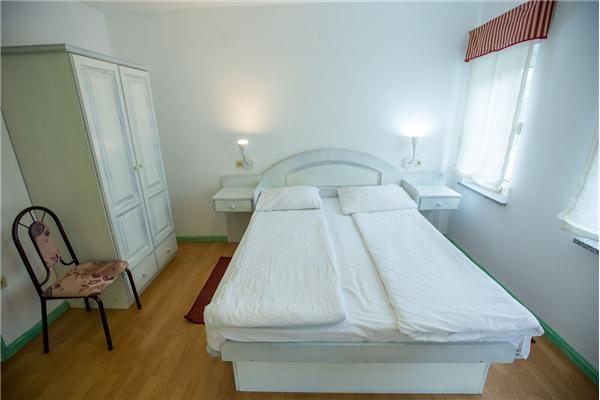 Room S8, for 4 persons