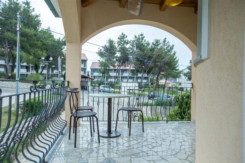 Room S8, for 4 persons