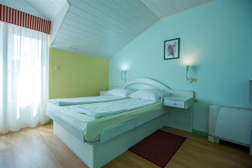 Room S10, for 2 persons