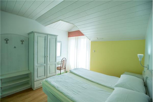 Room S10, for 2 persons