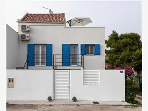 House lebotticasa Pirovac, Size 90.00 m2, Airline distance to town centre 400 m