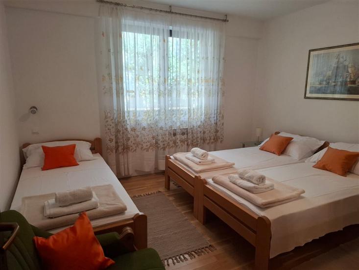 Apartment A1, for 6 persons