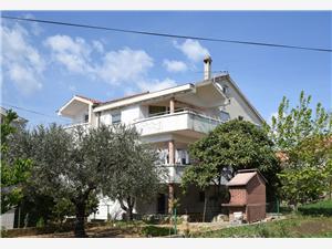 Apartments Akustik Sv. Filip i Jakov, Size 50.00 m2, Airline distance to town centre 800 m