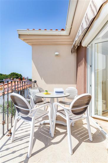 Apartment A8, for 4 persons