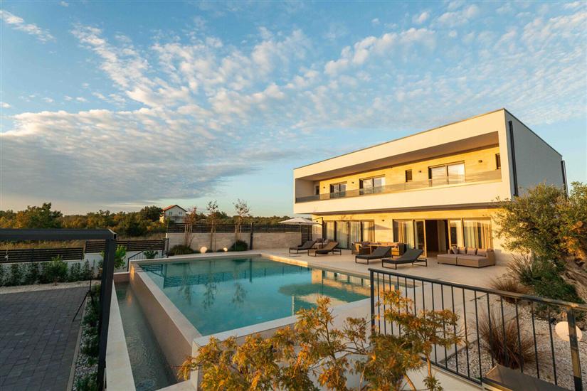 House K1, for 12 persons