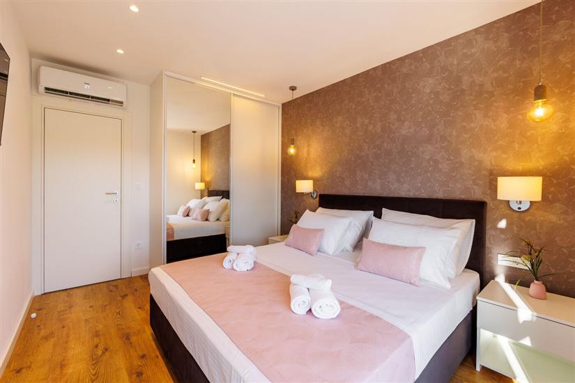 House K1, for 10 persons