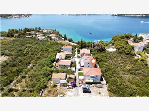 Apartments Mirjana Necujam - island Solta, Size 47.00 m2, Airline distance to the sea 100 m