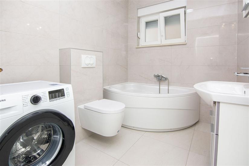 Apartment A2, for 8 persons