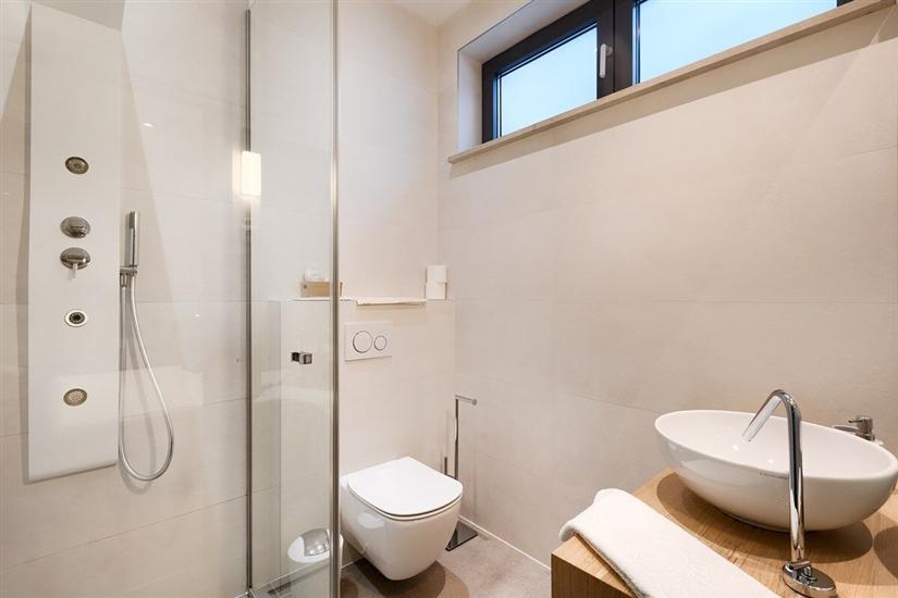 Hiša K1, na 8 osebe