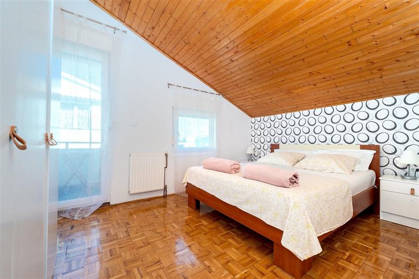 Apartment A1, for 5 persons