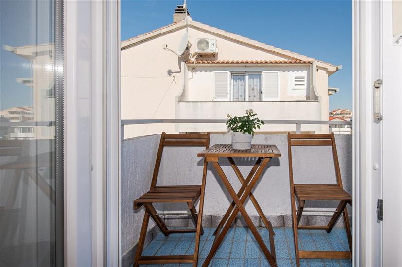 Apartment A1, for 5 persons