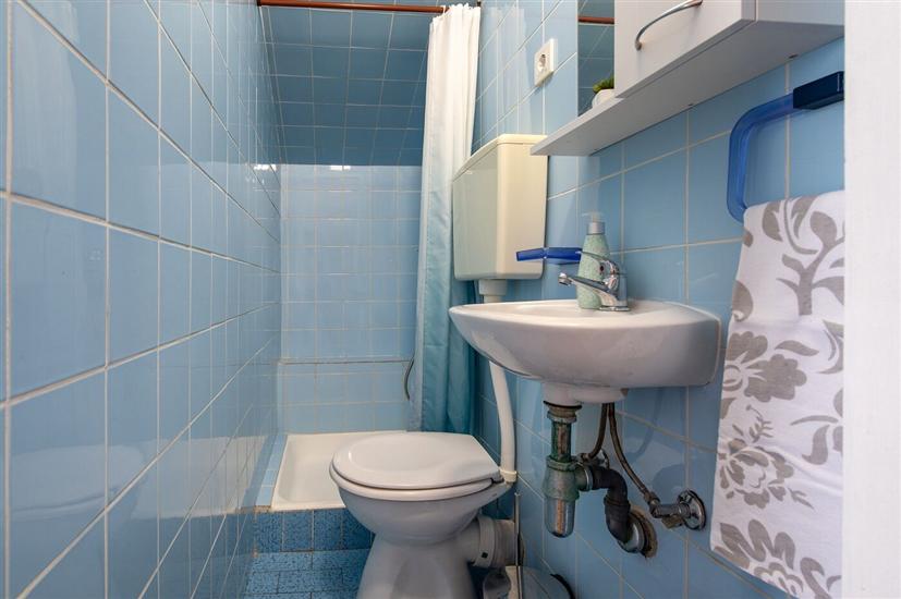 Apartment A1, for 5 persons