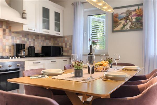 House K1, for 10 persons