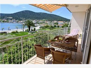 Apartment Natasa Vinisce, Size 80.00 m2, Airline distance to the sea 10 m, Airline distance to town centre 50 m