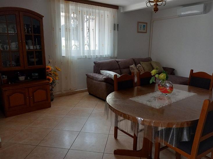 Apartment A1, for 5 persons