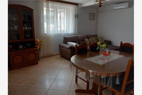 Apartment A1, for 5 persons