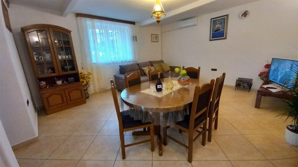 Apartment A1, for 5 persons