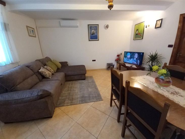 Apartment A1, for 5 persons