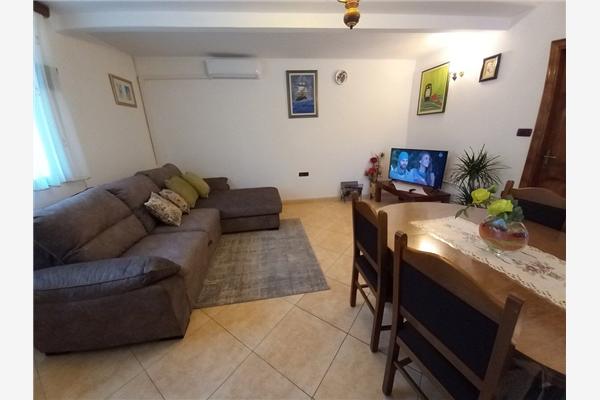 Apartment A1, for 5 persons