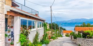 Apartment - Splitska - island Brac