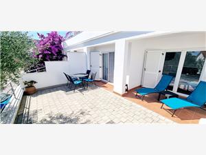Apartment MAYA Necujam - island Solta, Size 74.00 m2, Accommodation with pool, Airline distance to the sea 100 m