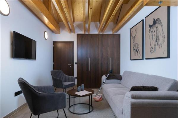 Room S2, for 3 persons