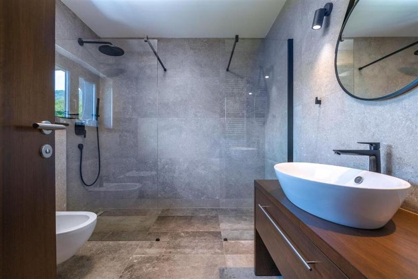 Room S3, for 3 persons