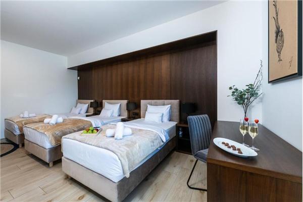 Room S5, for 3 persons