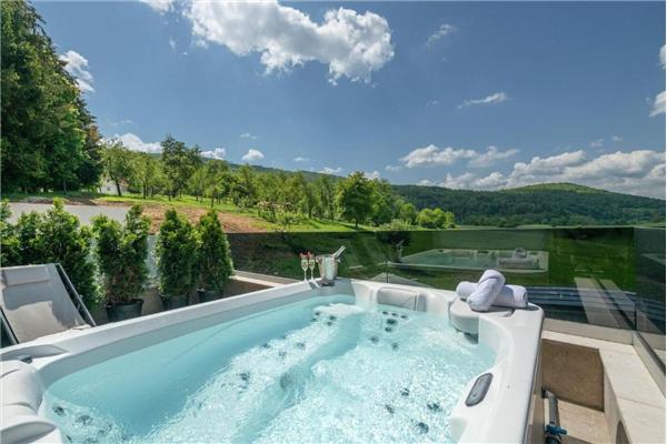 Room S6, for 3 persons