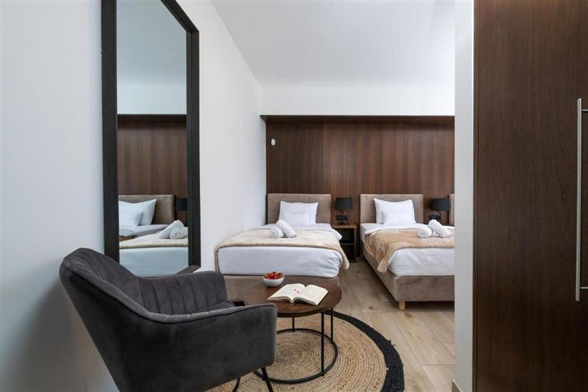 Room S6, for 3 persons