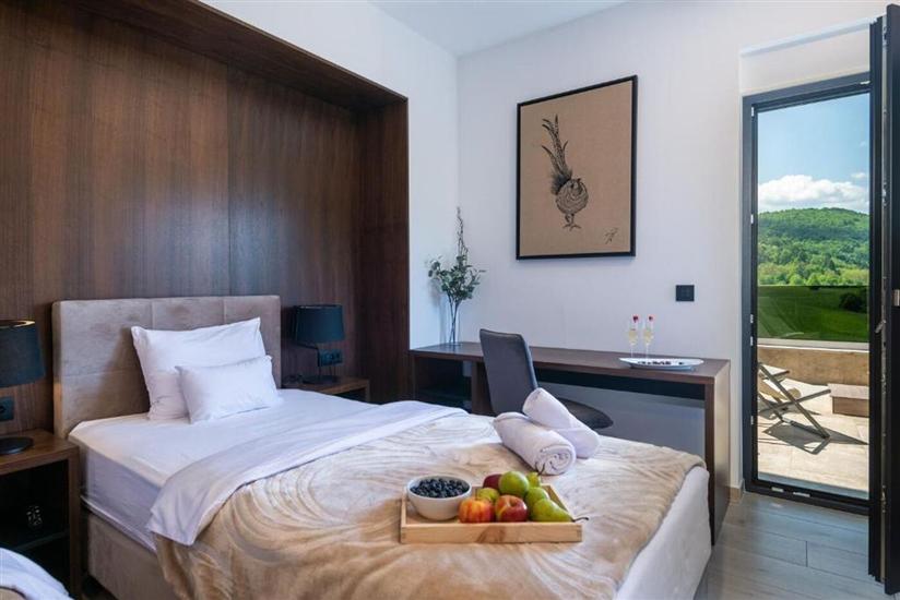 Room S7, for 3 persons