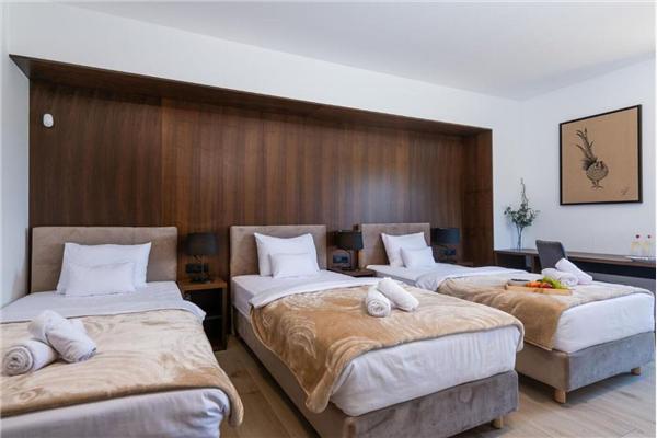 Room S8, for 3 persons