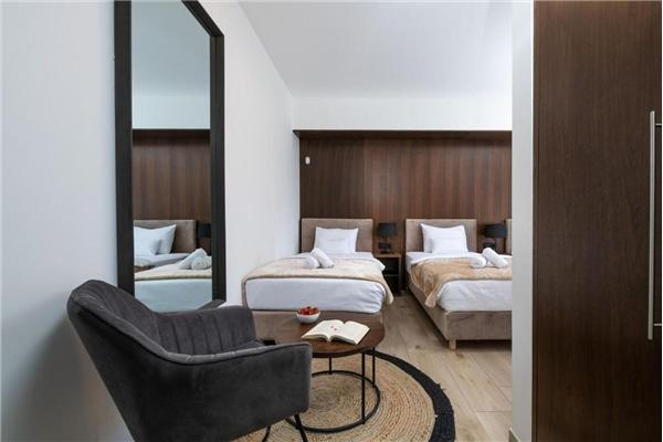 Room S8, for 3 persons