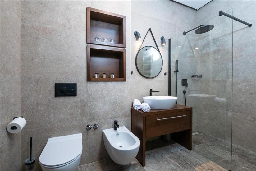 Room S8, for 3 persons