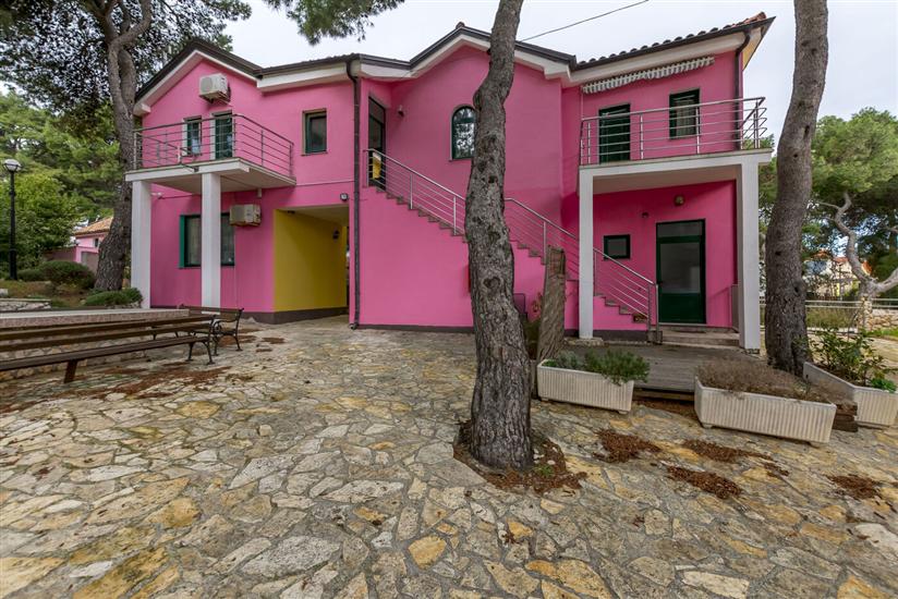 Apartments and Room Ruzmarin - Ana