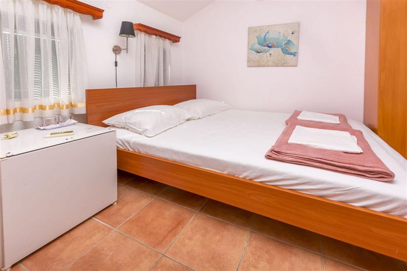 Room S1, for 2 persons