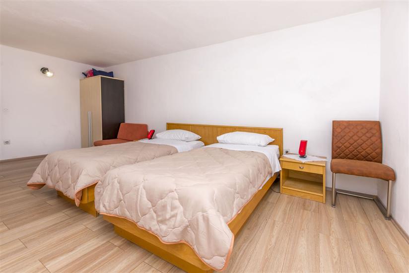 Apartment A1, for 8 persons