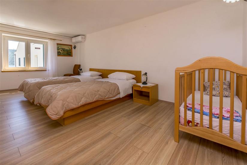 Apartment A1, for 8 persons