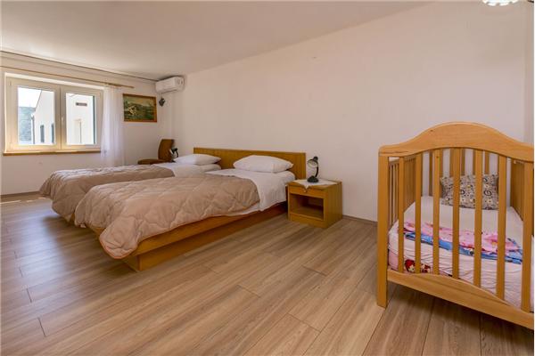 Apartment A1, for 8 persons