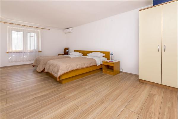 Apartment A1, for 8 persons