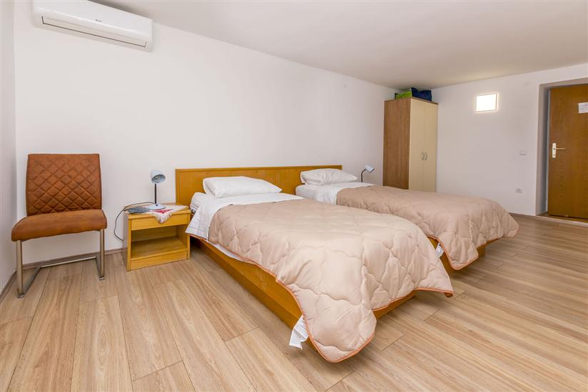 Apartment A1, for 8 persons