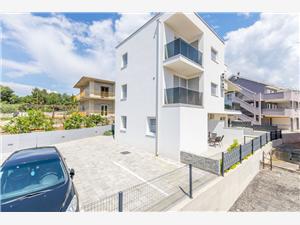 Apartments Tonka Primosten, Size 43.00 m2, Airline distance to town centre 770 m