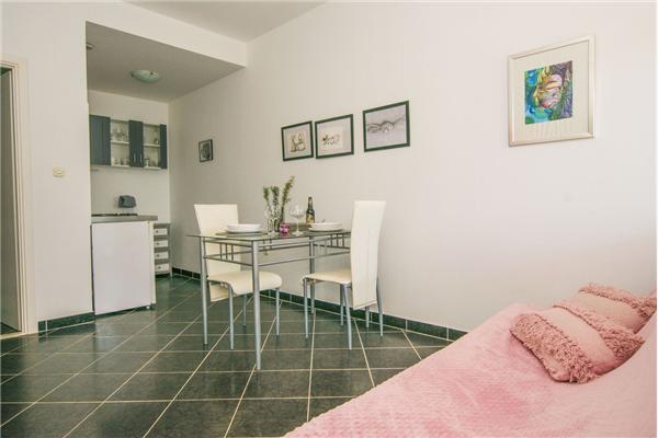 Apartment A2, for 3 persons
