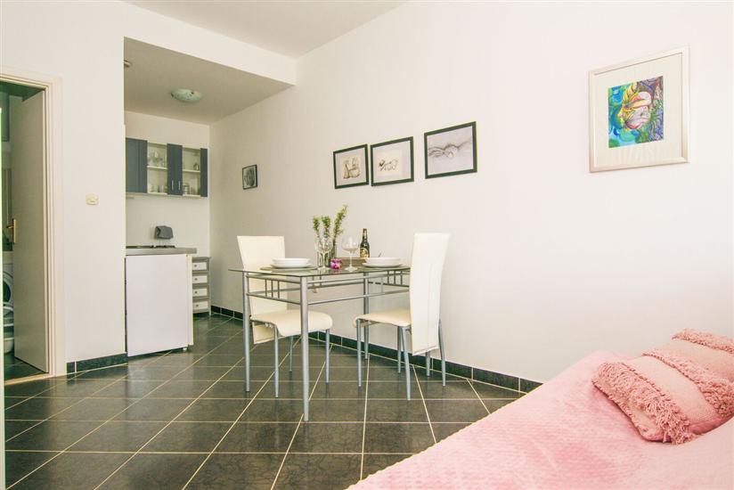 Apartment A2, for 3 persons