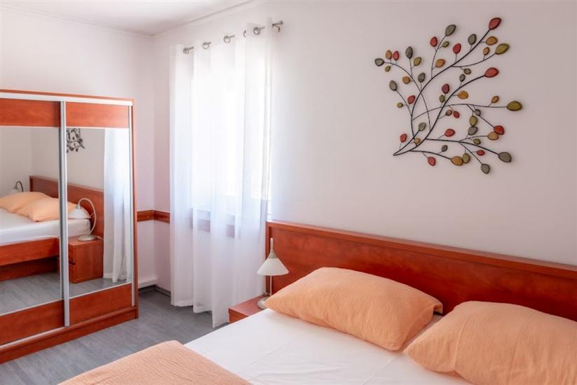 Apartment A2, for 5 persons