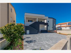 Apartment Mutak Slatina - island Vir, Size 45.00 m2, Airline distance to town centre 500 m