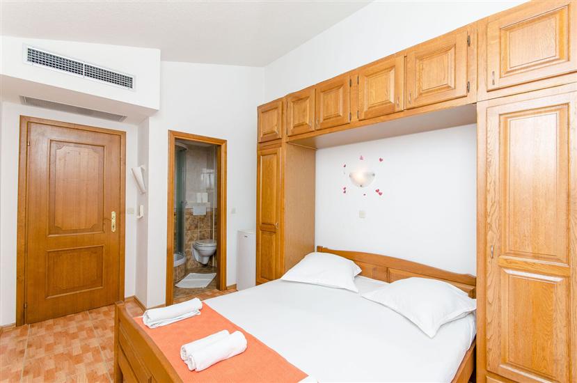 Room S7, for 2 persons