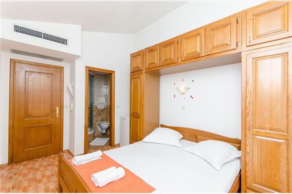 Room S7, for 2 persons